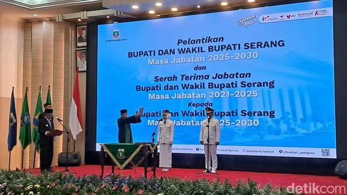 Pelantikan Ratu Rachmatuzakiyah dan M. Najib Hamas sebagai Bupati dan Wakil Bupati Serang. (Arief Ikhsanudin/detikcom).