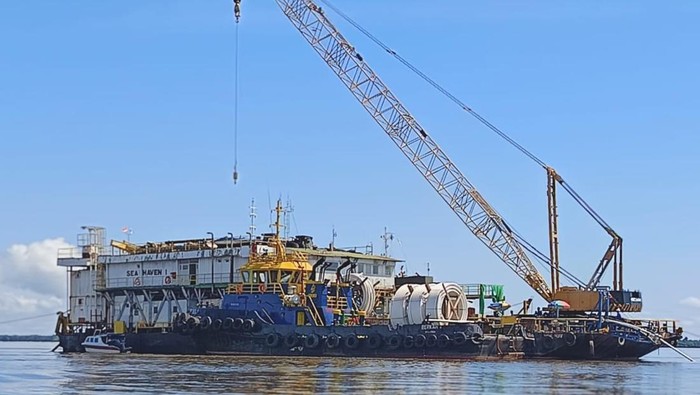 Pemasangan pipa gas di perairan Tarakan, Kaltara.