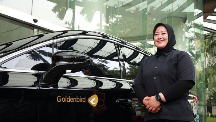 PT Blue Bird Tbk (BIRD) melaporkan pada kuartal I-2025  pemesanan kendaraan listrik (electric vehicle/EV) melonjak hingga 170% pada layanan Goldenbird atau disebut juga dengan e-Goldenbird.