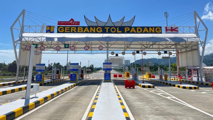 PT Hutama Karya (Persero) atau HK mengumumkan bahwa Tol Pekanbaru-Padang Seksi Padang-Sicincin sepanjang 36 kilometer (km) akan dioperasikan mulai besok Rabu (28/5) pukul 07.00 WIB. Tol ini akan dibuka secara fungsional alias tanpa tarif.