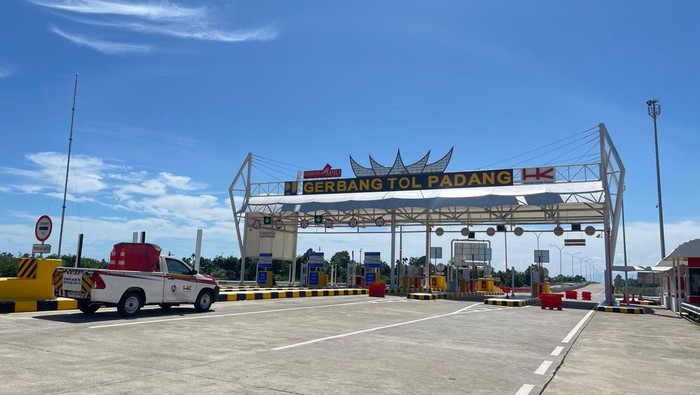 PT Hutama Karya (Persero) atau HK mengumumkan bahwa Tol Pekanbaru-Padang Seksi Padang-Sicincin sepanjang 36 kilometer (km) akan dioperasikan mulai besok Rabu (28/5) pukul 07.00 WIB. Tol ini akan dibuka secara fungsional alias tanpa tarif.