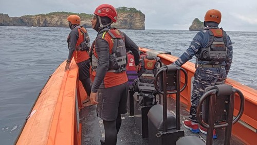 Pencarian wisatawan asal Medan yang hilang di Pantai Diamond, Desa Pejukutan, Kecamatan Nusa Penida, Kabupaten Klungkung, Selasa (27/5/2025). (IST)
