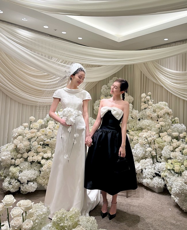 Irene Kim dikenal sebagai model, influencer, dan pebisnis fashion asal Korea. Sosoknya juga diketahui bersahabat dengan beberapa artis, termasuk Jessica Jung. Foto: Instagram @jessica.syj