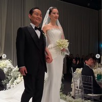 Gaun yang dibuat khusus untuk Irene Kim oleh brand Miss Sohee ini membuatnya bak princess. Foto: Instagram @bryanboy