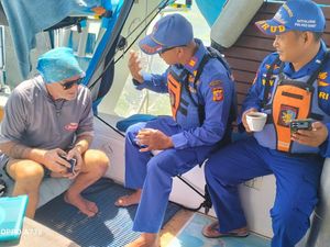 Kapal Asing Menepi Darurat di Pantai Santolo Garut
