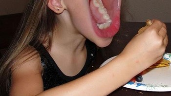 Mengajari anak umur 7 tahun photoshop. Jadinya begini. Foto: cyclopath via Bored Panda