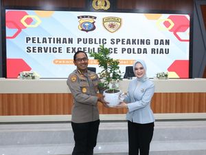 Karo SDM Polda Riau: Public Speaking yang Baik Kunci Utama Pelayanan Prima