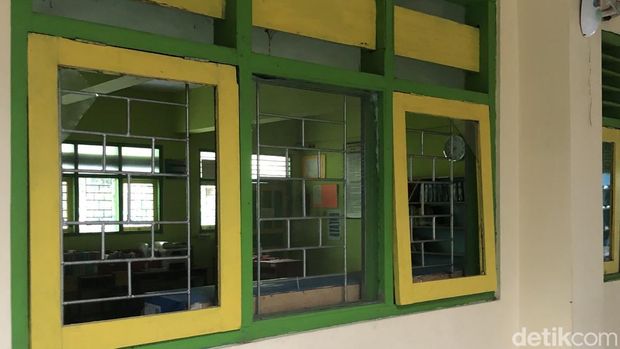 Potret kerusakan di SDN Gedong Tengen akibat ledakan dan kebakaran SPBU Gedong Tengen, Kota Jogja, (27/5/2025).