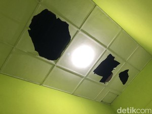 Dampak Ledakan SPBU Gedong Tengen: Plafon SD Jebol, Dinding KUA Retak