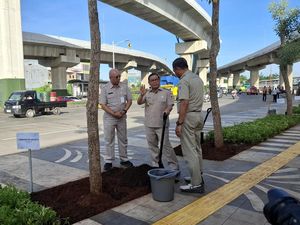 Pramono Tanam 103 Pohon Tabebuya di Cakung: Kita Ingin Jakarta Lebih Hijau