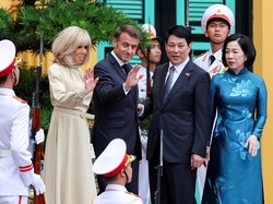 7 Potret Kebersamaan Emmanuel Macron dan Brigitte, Usai Insiden Wajah Ditoyor