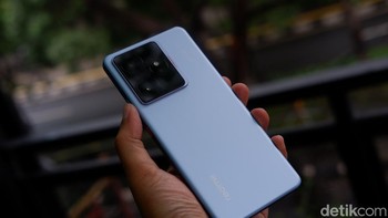 HP ini disokong chip MediaTek Dimensity 9400e dan RAM 12 GB. Foto: Adi Fida Rahman/detikINET