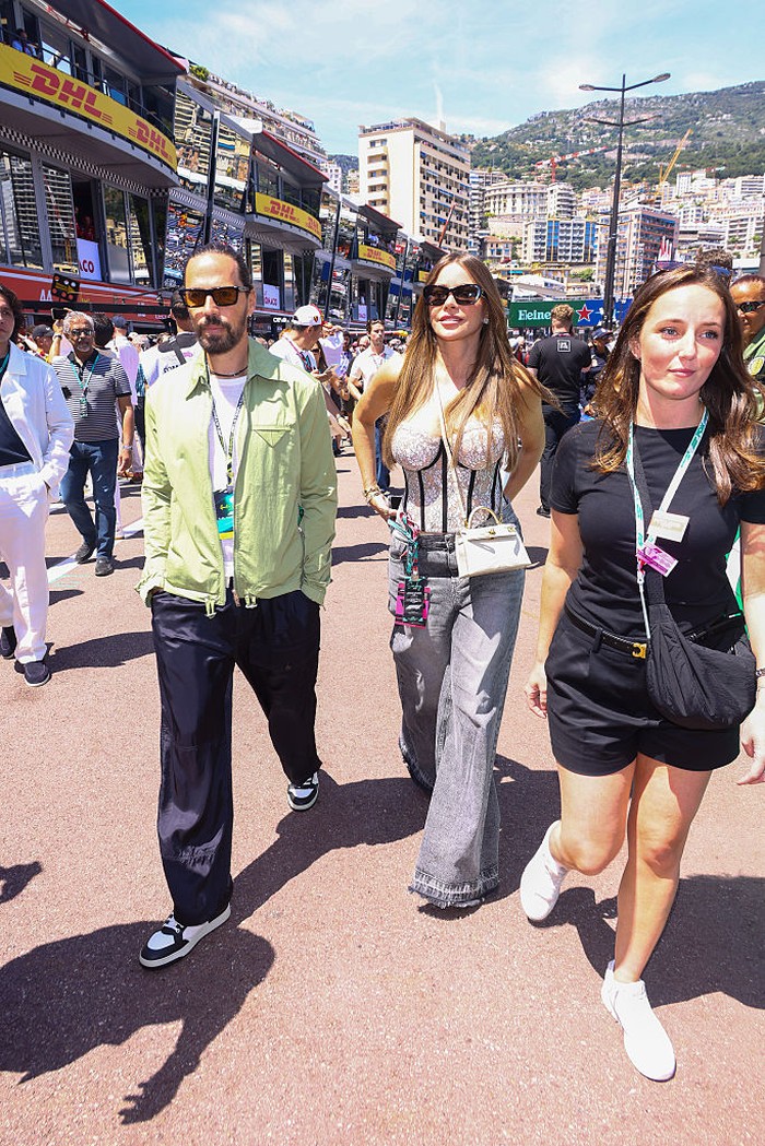 MONTE-CARLO, MONACO - MAY 25: Sofia Vergara (C) attends the F1 Grand Prix Of Monaco on May 25, 2025 in Monte-Carlo, Monaco. (Photo by Marc Piasecki/WireImage)