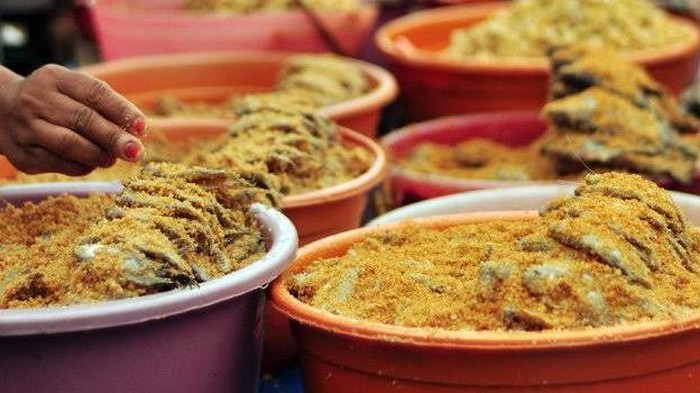 Tamba, ikan fermentasi suku Dayak.