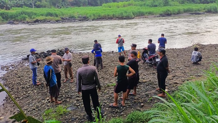 TKP remaja hilang diduga terbawa arus Sungai Brantas