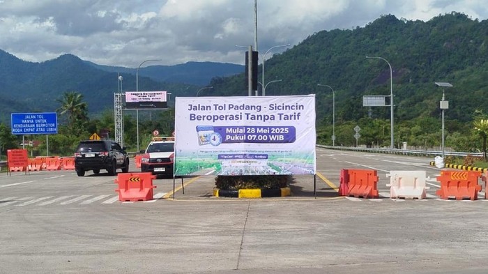PT Hutama Karya (Persero) atau HK mengumumkan bahwa Jalan Tol Pekanbaru–Padang Seksi Padang–Sicincin sepanjang 36 km akan dioperasikan mulai besok Rabu, (28/5/2025) pukul 07.00 WIB. Jalan tol ini akan dibuka secara fungsional alias tanpa tarif.