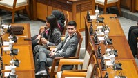 Verrell Bramasta mengunggah momen mengikuti rapat Paripurna DPR RI. Foto: instagram Verrell Bramasta