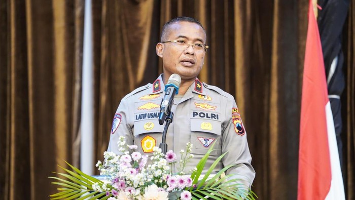 Wakapolda Jateng, Brigjen Latif Usman, saat memimpin silaturahmi kamtibmas bertajuk “Penataan dan Pengawasan Juru Parkir di Area Usaha Mikro Kecil dan Menengah” di Hotel Quest, Jalan Plampitan, Kota Semarang, Selasa (27/5/2025)