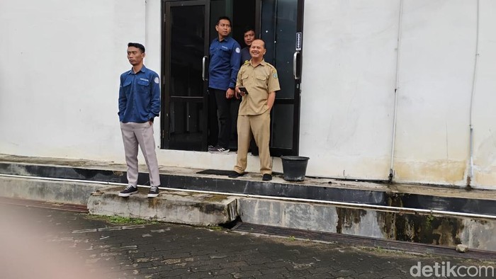Warga berhamburan keluar kantor saat rasakan gempa Pacitan