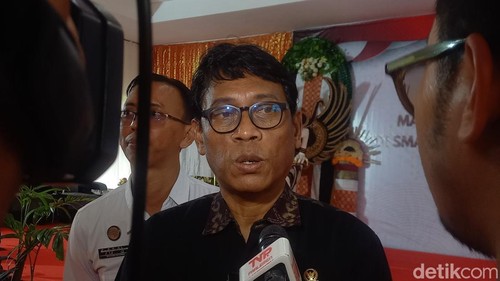 Anggota Komisi VIII DPR RI I Ketut Kariyasa Adnyana, saat ditemui setelah acara di SMA Bali Mandara, Buleleng, Rabu (28/5/2025).