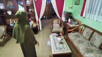Banjir rob yang mengenangi rumah warga di Pasuruan.
