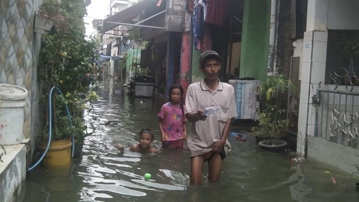 Banjir rob di Surabaya