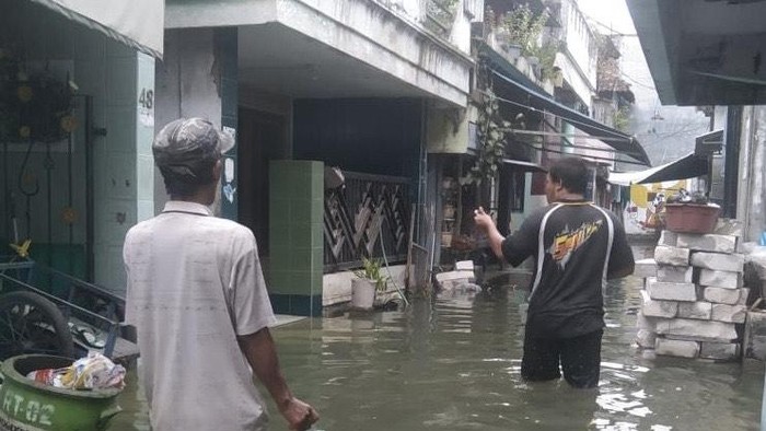 Banjir rob di Surabaya