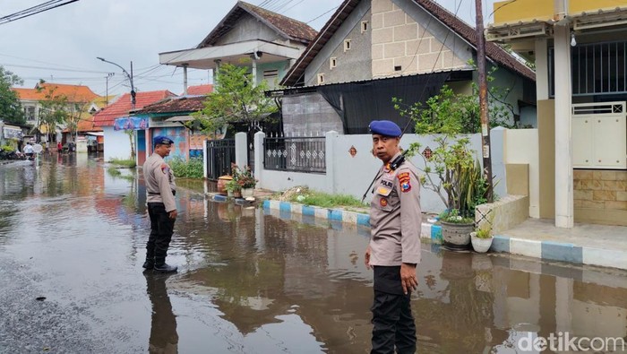 Banjir rob landa permukiman pesisir utara Pasuruan