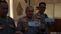 Polisi mengakui ada orang yang mengganti pelat nomor BMW Christiano di Polsek Ngaglik. Orang itu sudah ditangkap dan masih diperiksa terkait motif maupun hubungannya dengan Christiano.