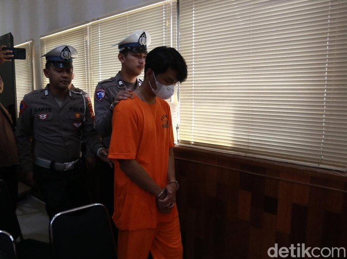 Christiano (21) mahasiswa FEB UGM pengemudi mobil BMW, tersangka kasus kecelakaan yang menewaskan Argo (19) di Sleman.