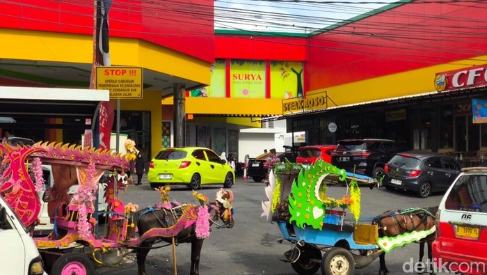 Delman Kuda Kuningan.
