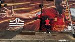 8 Gaya Desta Mejeng Bersama Karya Seni di Liverpool