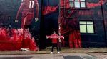 8 Gaya Desta Mejeng Bersama Karya Seni di Liverpool