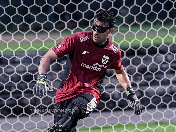 Emil Audero Mulyadi saat menjalani pemusatan latihan dengan Timnas Indonesia