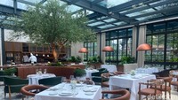 Restoran Erre & Urrechu ini berlokasi di Hotel Gran Melia Jakarta. Konsep modern dihadirkan, tetapi berkesan hangat. Foto: detikFood/Yenny Mustika Sari