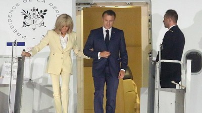 Mesranya Macron dan Istri di Indonesia: Cipika-cipiki hingga Gandengan Tangan