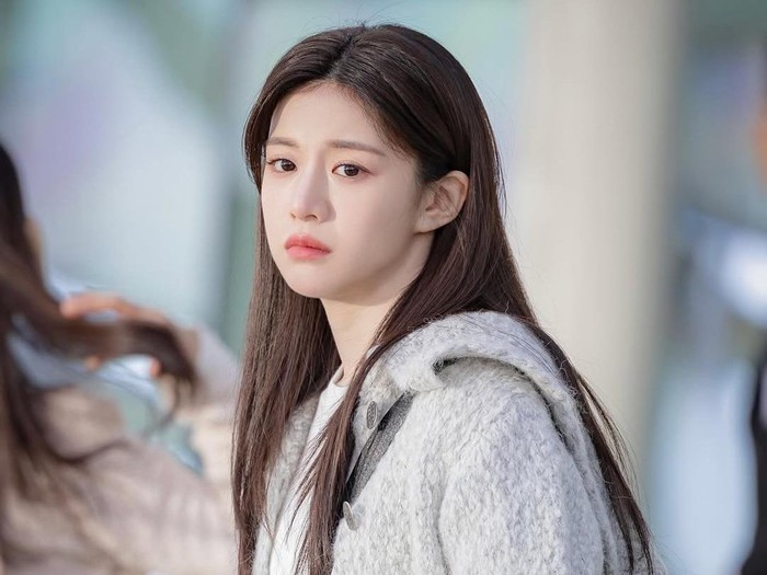 Gaya Go Yoon Jung di drama Korea Resident Playbook