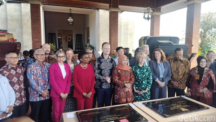 Gubernur Jawa Timur Khofifah dan Dubes Inggris Dominic Jermey luncurkan Kings College London di KEK Singhasari