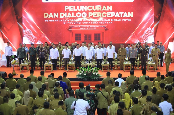 Gubernur Sumatera Selatan (Sumsel) Herman Deru menghadiri peluncuran dan dialog percepatan pembentukan Koperasi Merah Putih desa/kelurahan se-Sumsel di Palembang Sport City Center (PSCC). Herman Deru didampingi Wakil Gubernur Sumsel Cik Ujang, Selasa (27/5).