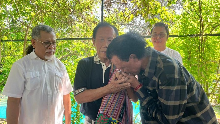 Hercules minta maaf dan cium tangan Sutiyoso