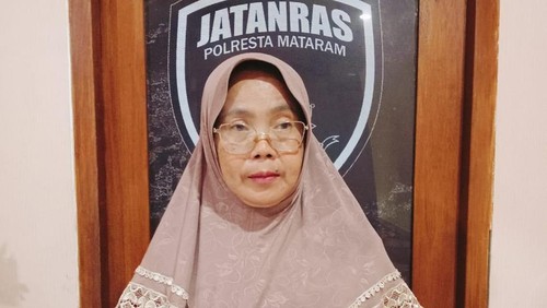 HW (49), emak-emak di Mataram ditangkap polisi karena membobol rumah dan mencuri uang serta perhiasan. (Istimewa)