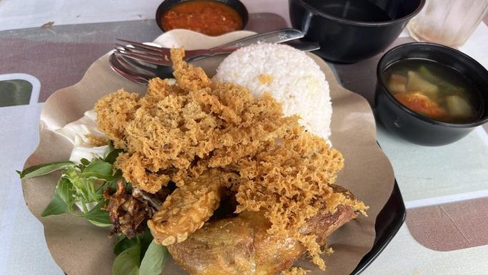 Ilustrasi ayam goreng kremes