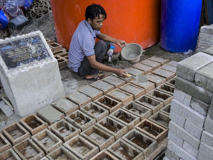 Intip Limbah Kerang Hijau Disulap Jadi Paving Block