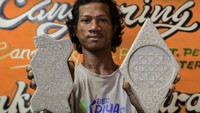 Inovasi ini sebagai upaya mengatasi permasalahan limbah dan meningkatkan perekonomian masyarakat di kawasan sentra kerang hijau tersebut. (ANTARA FOTO/Sulthony Hasanuddin)