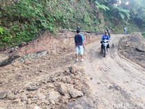 Jalan Penghubung Antar Kecamatan di Ciamis Ambles, Akses Ditutup Sementara