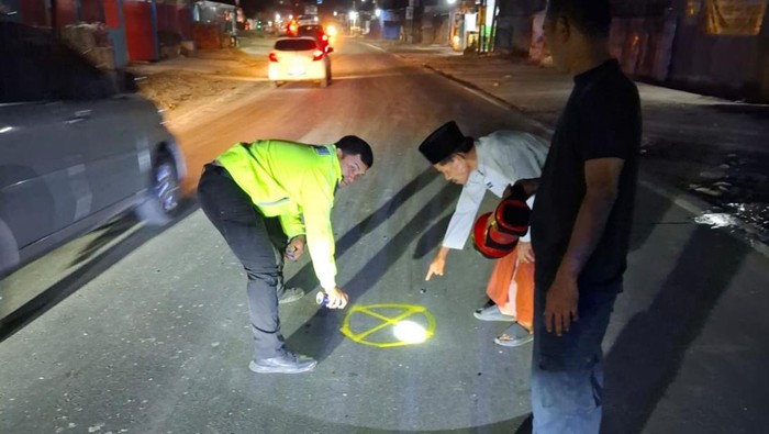 Kecelakaan pemotor tabrak truk di Cileungsi
