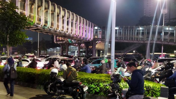 Kemacetan parah di Sudirman, Jakarta, Rabu (28/7/2025) malam