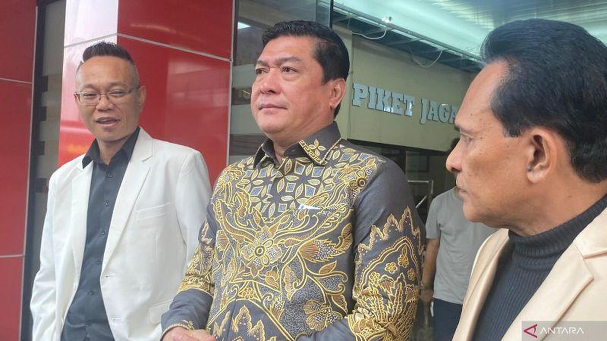 Relawan Solmet Diperiksa Terkait Roy Suryo Tuding Ijazah Jokowi Palsu