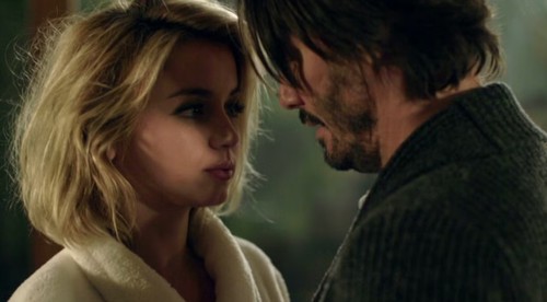 Cuplikan adegan Ana de Armas dan Keanu Reeves di Knock Knock.