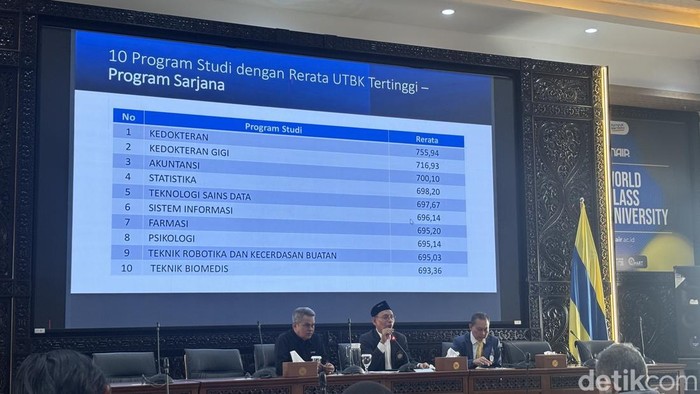 Konferensi pers penerimaan SNBT Unair